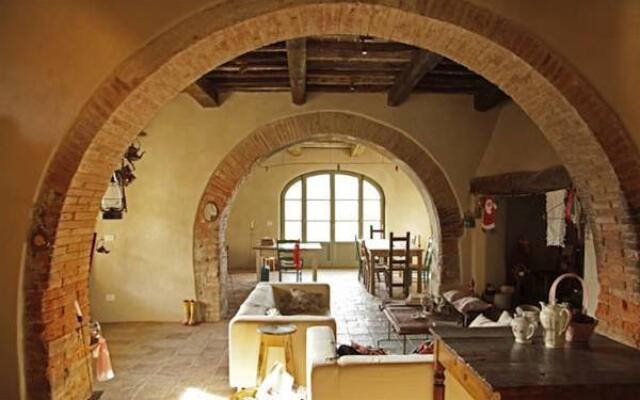 Follonico 4 Suite B&B