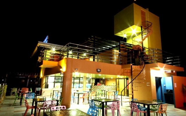 C & L Sea View Hotel