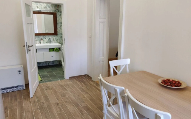 Prague Centre Apartment With Balcony