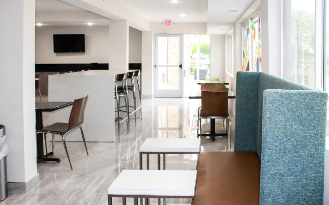 Clarion Pointe Bettendorf - Quad Cities