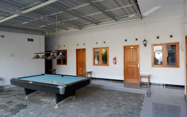 RedDoorz near Teleng Ria Beach