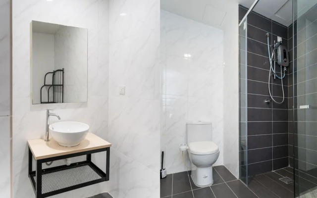 OYO Home 44050 Essential Studio Empire Marriot