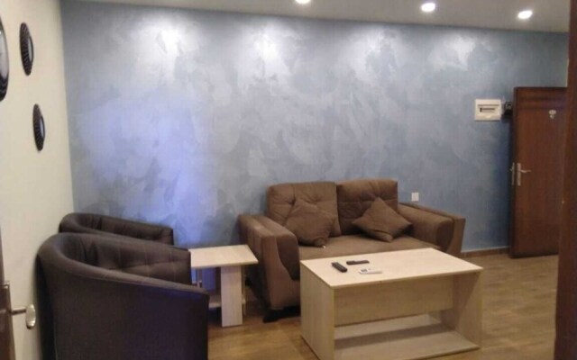 Neat Two Bedroom Apartment Close City