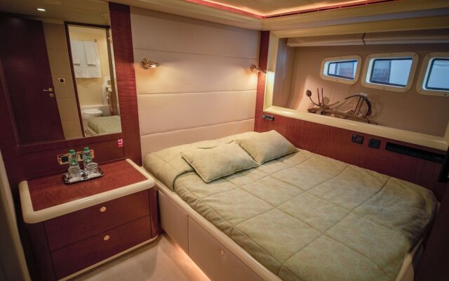 Mabruk lll Yacht