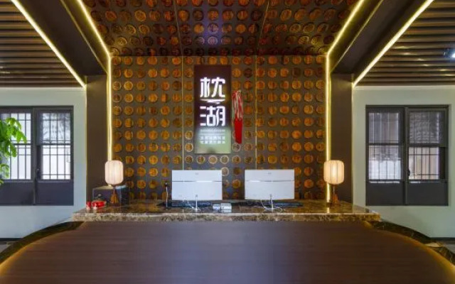 Zhenhu Homestay (Jiandemeicheng Ancient Town)