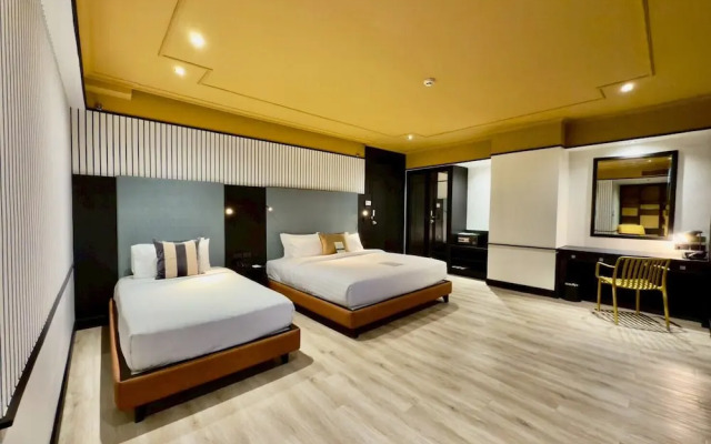 The Quarter Saphan Khwai by UHG