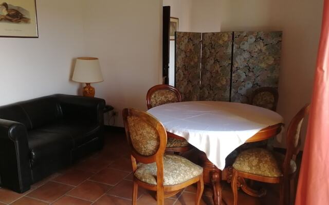 Apartment for 6 People in Villa Luzi Farmhouse