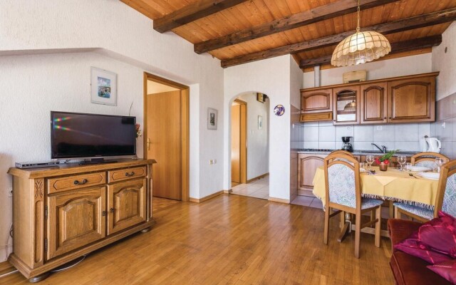 Amazing Home in Lovran With Wifi and 2 Bedrooms
