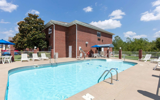 Quality Inn & Suites Mountain Home North