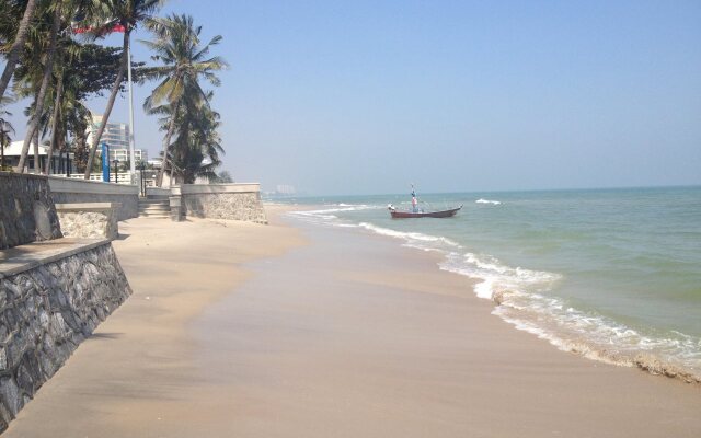 Baan Lom Talay