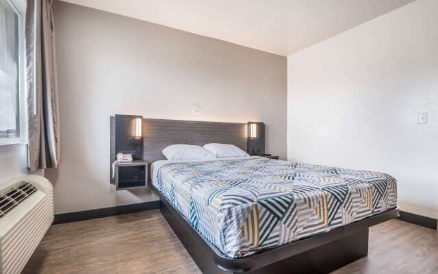 Motel 6 College Station, TX - Bryan