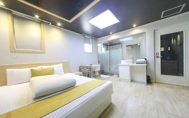 M Motel