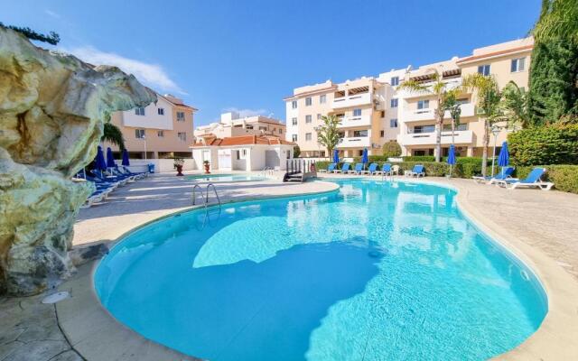 Yaar Apartment with pool and tennis court