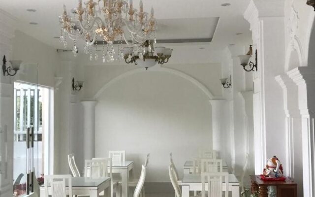 Phuong Vy Luxury Hotel