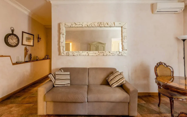 Historical Center Up to six People