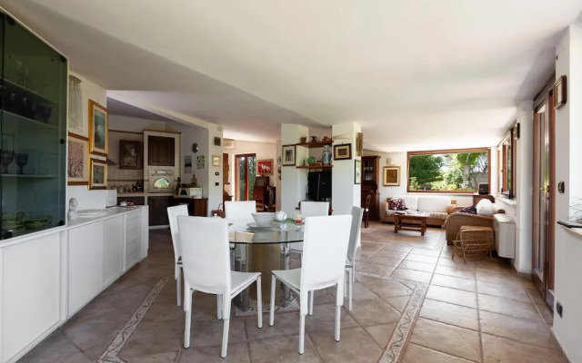 Villa Carmen With Garden And Pool