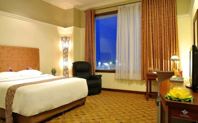 Grand Tryas Hotel
