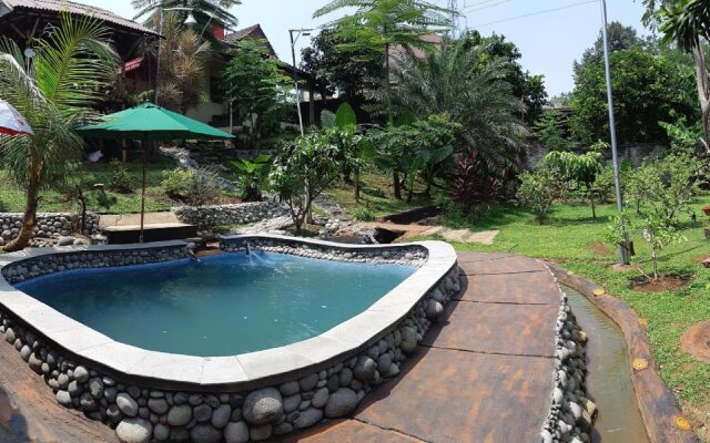 Villa Kebun Akung