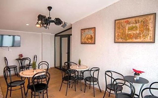Hotel Tela & Mareli Winery