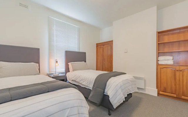 4 Bedroom House - Hobart CBD - Parking