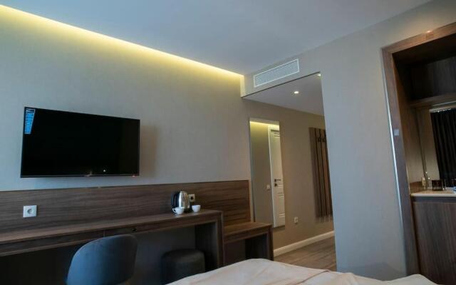 Leo Group Luxury Apartment 24-13 Alliance Palace