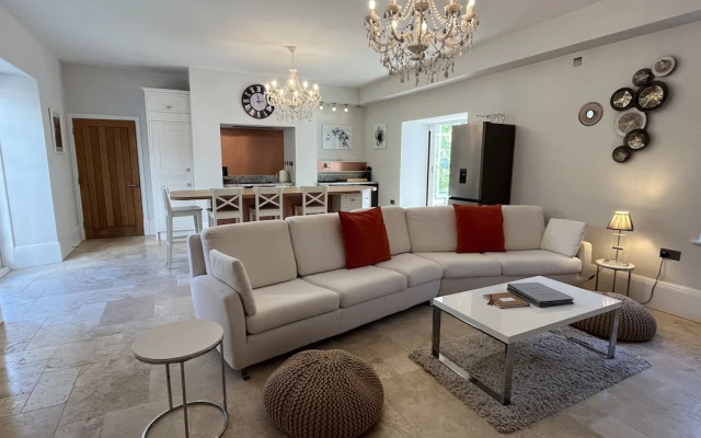 Stunning and Luxurious Manor House Holiday Home