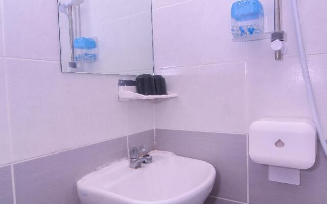 OYO 89465 Golden Lounge