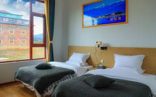 Shangri-La City Aji Hongshi Fuju Homestay