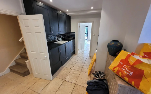 Remarkable 8 Bed Family House Sleeping 16 w/ Pool