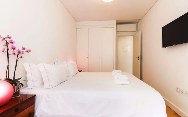 JOIVY Spacious & elegant 1-bed flat, moments from Avenida station