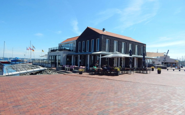 Traumhaftes-freistehendes-Ferienhaus-an-der-See-Strand-Yachthafen-W-Lan