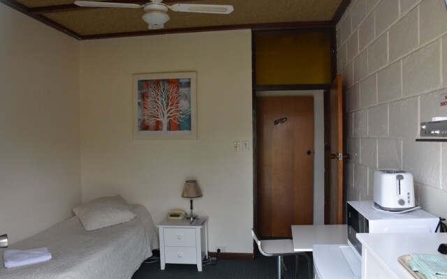 Valley Views Motel & Chalets