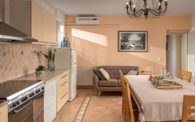 Villa Rosy Comfortable Holiday Residence