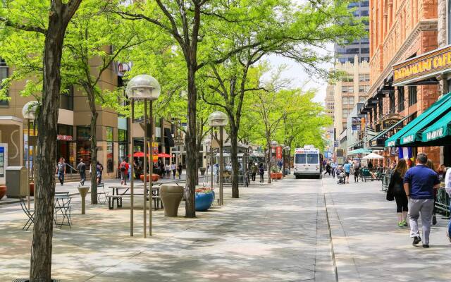 Downtown Denver 2BR Apartment - Open Plan Living!