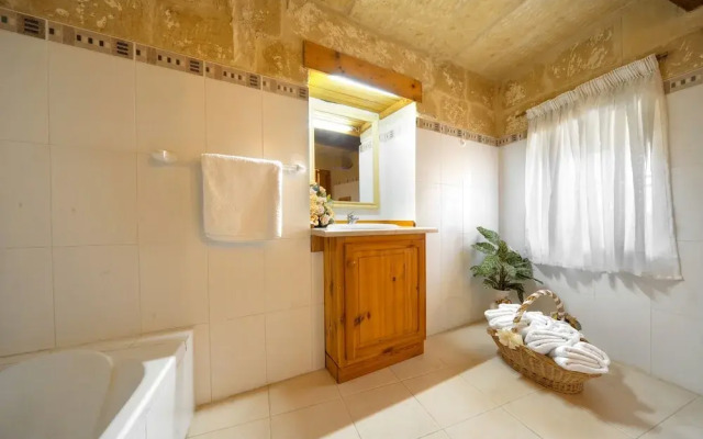 Tal-barun Farmhouse