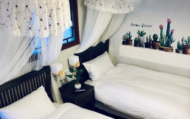 Tomato red classical Homestay