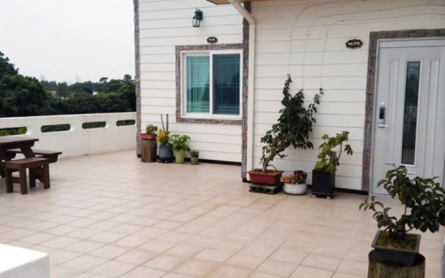 Seogwipo Bakkeurae Pension