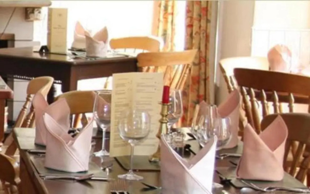 OYO Rose & Crown Hotel