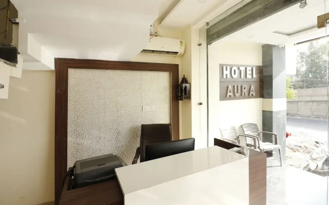 OYO 44021 Hotel Aura