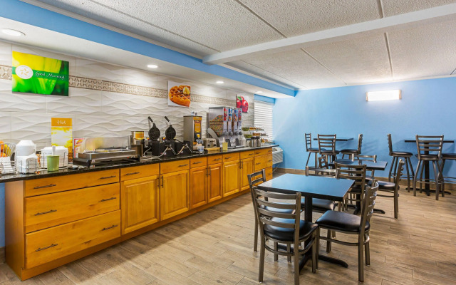 Quality Inn & Suites near Six Flags East