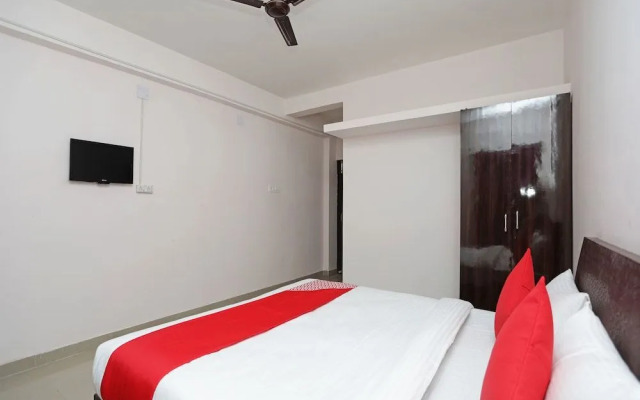 OYO 13527 Usha Residdency