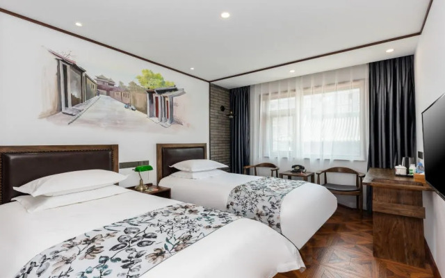 Nostalgia Hotel Beijing Yonghe Lama