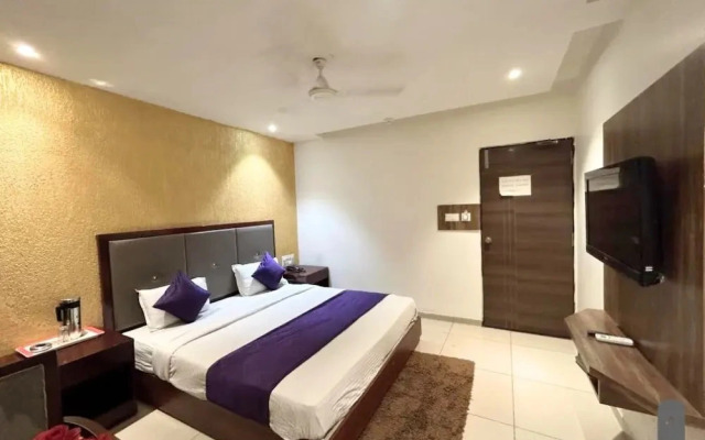 OYO 61228 Hotel Shrimad