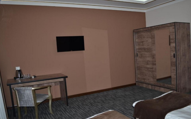 Art Angren Hotel