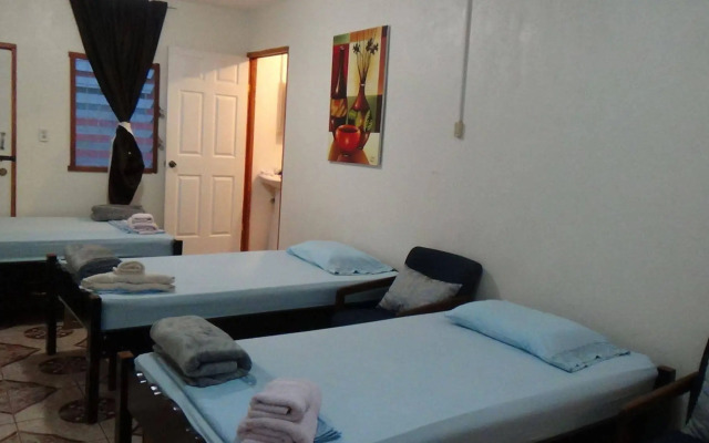 Hacienda Tropical Guest House