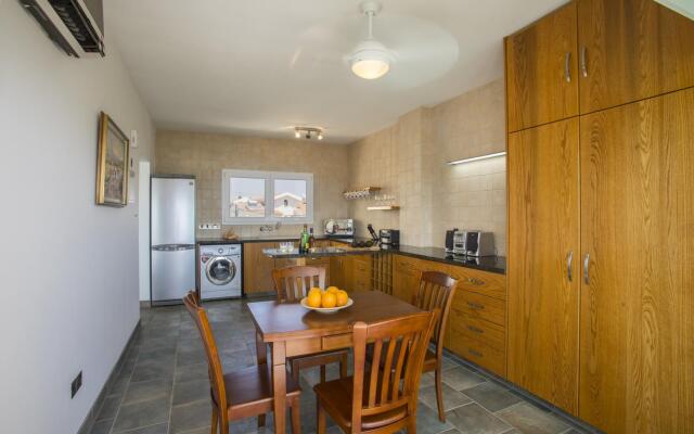 Lordos Sunshore Beachfront Suite