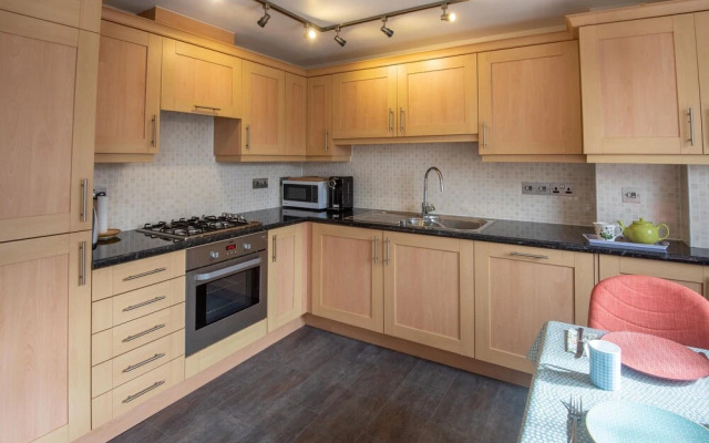 Modern 2-Bed Flat In Tavistock Centre