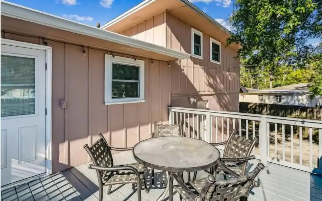 Near Downtown Beach House Apt