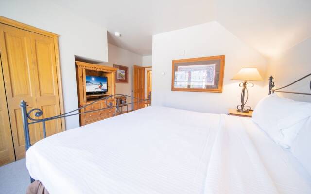 Black Bear 8064 by SummitCove Vacation Lodging