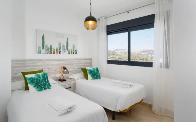 2306 - Brand new apt, walking distance to beach!